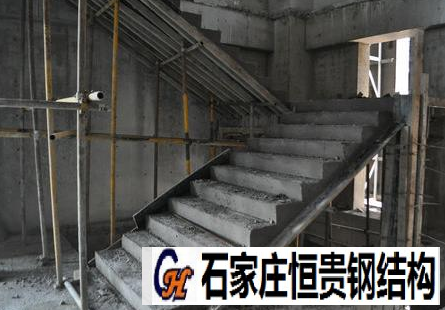 钢结构阁楼楼梯制作  楼梯制作包工包料多少钱一平