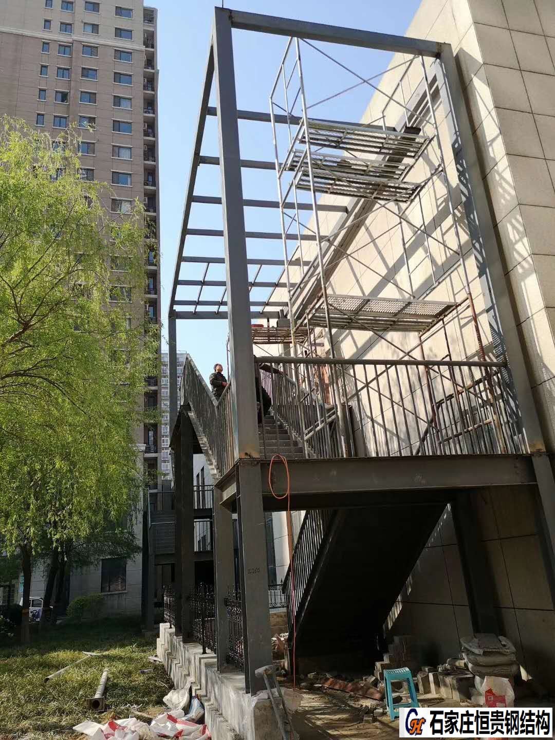 石家庄恒贵钢结构楼梯安装